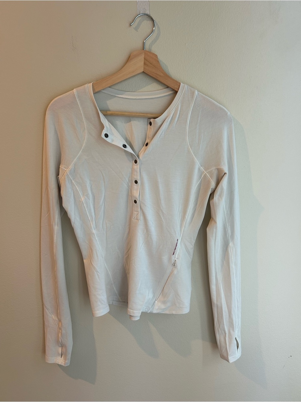 Lululemon Bone Long Sleeve Henley Athletic Top – Detours Welcome